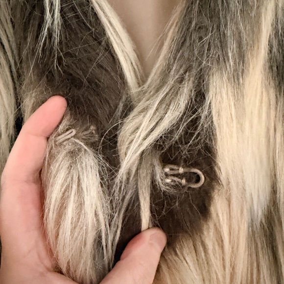 FREE SHIPPING Faux Fur Vest with Black, White, Tan, Gray Pattern - Picture 5 of 7